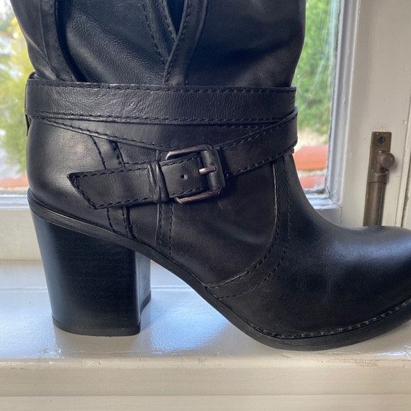 BCBG black leather boots size 8.5 like new! - Picture 2 of 7